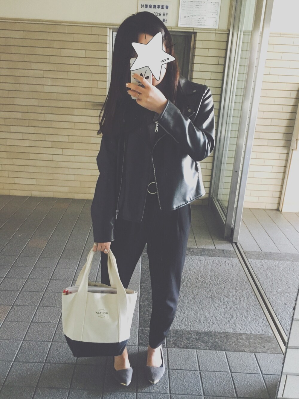 「大人カジュアル、プチプラ、パンツスタイル、春、黒、大学生、春休み、ディナー」｜「GUのアイテム（ライダースジャケット、ブラック系）」を使った、NTMさん（レディース・157cm）の春コーディネートの1枚目の写真