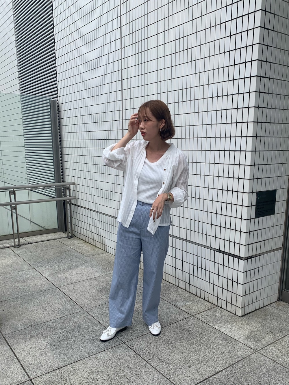 「夏コーデ、ブルー x ホワイト、シャツ、ootd」｜「NOMBRE IMPAIRのコットンボイル製品染　スタンドブラウス（シャツ/ブラウス、ホワイト系）」を使った、sawa.さん（レディース・158cm）の夏コーディネートの1枚目の写真