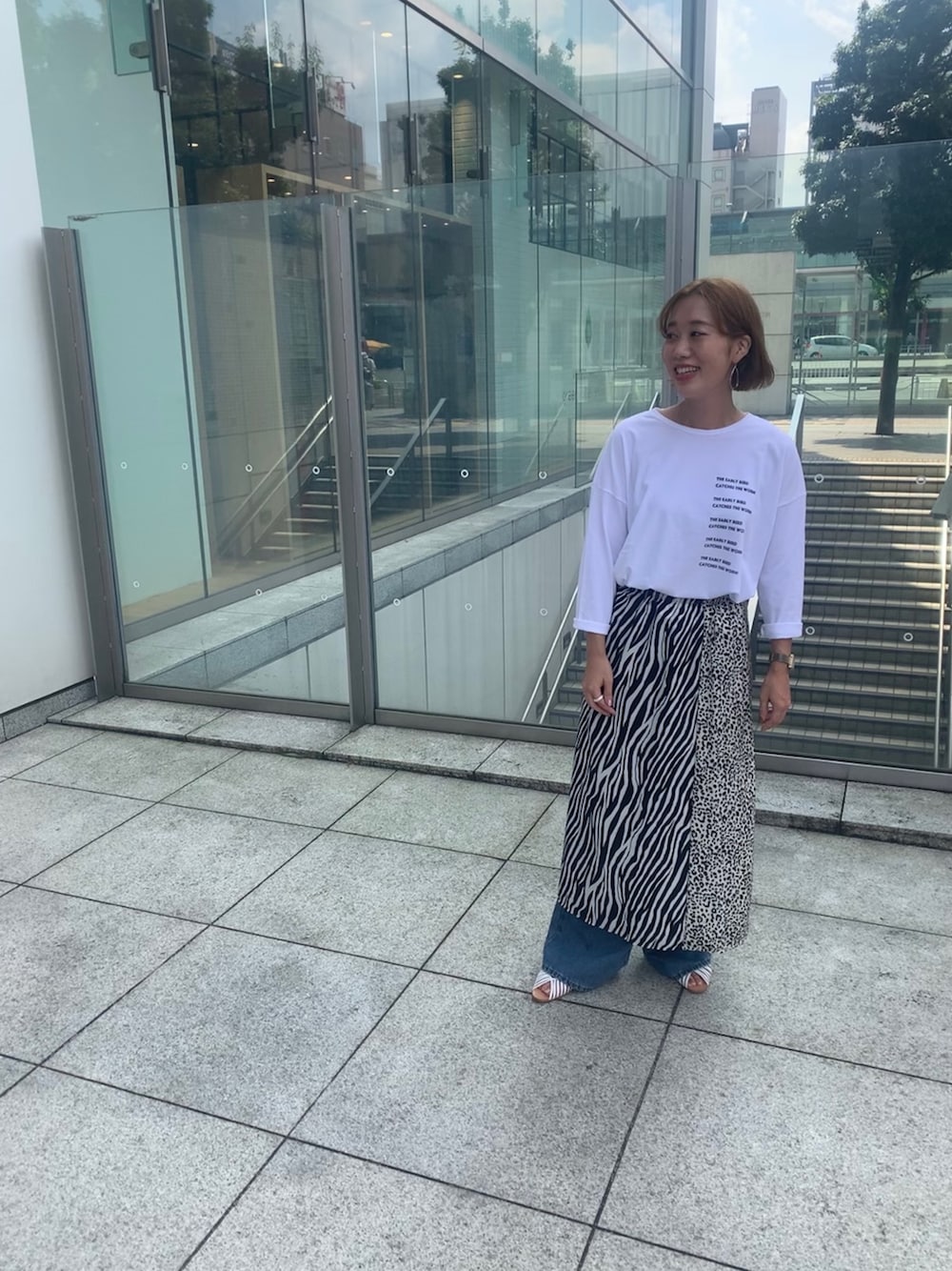 「レイヤードスタイル、オトナカジュアル、アニマル、デニム、ootd」｜「NOMBRE IMPAIRのプロパーブプリント 7分袖ＴＥＥ（Tシャツ/カットソー、ホワイト系）」を使った、sawa.さん（レディース・158cm）の夏コーディネートの1枚目の写真