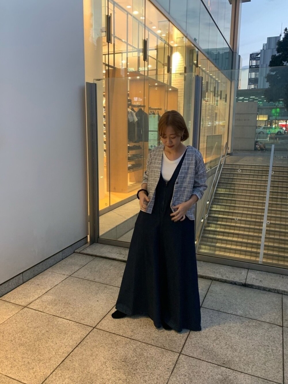 「大人カジュアル、秋コーデ、デニム、ootd」｜「NOMBRE IMPAIRの針抜きフライス　2ＷＡＹタンクトップ（タンクトップ、ホワイト系）」を使った、sawa.さん（レディース・158cm）の秋コーディネートの1枚目の写真