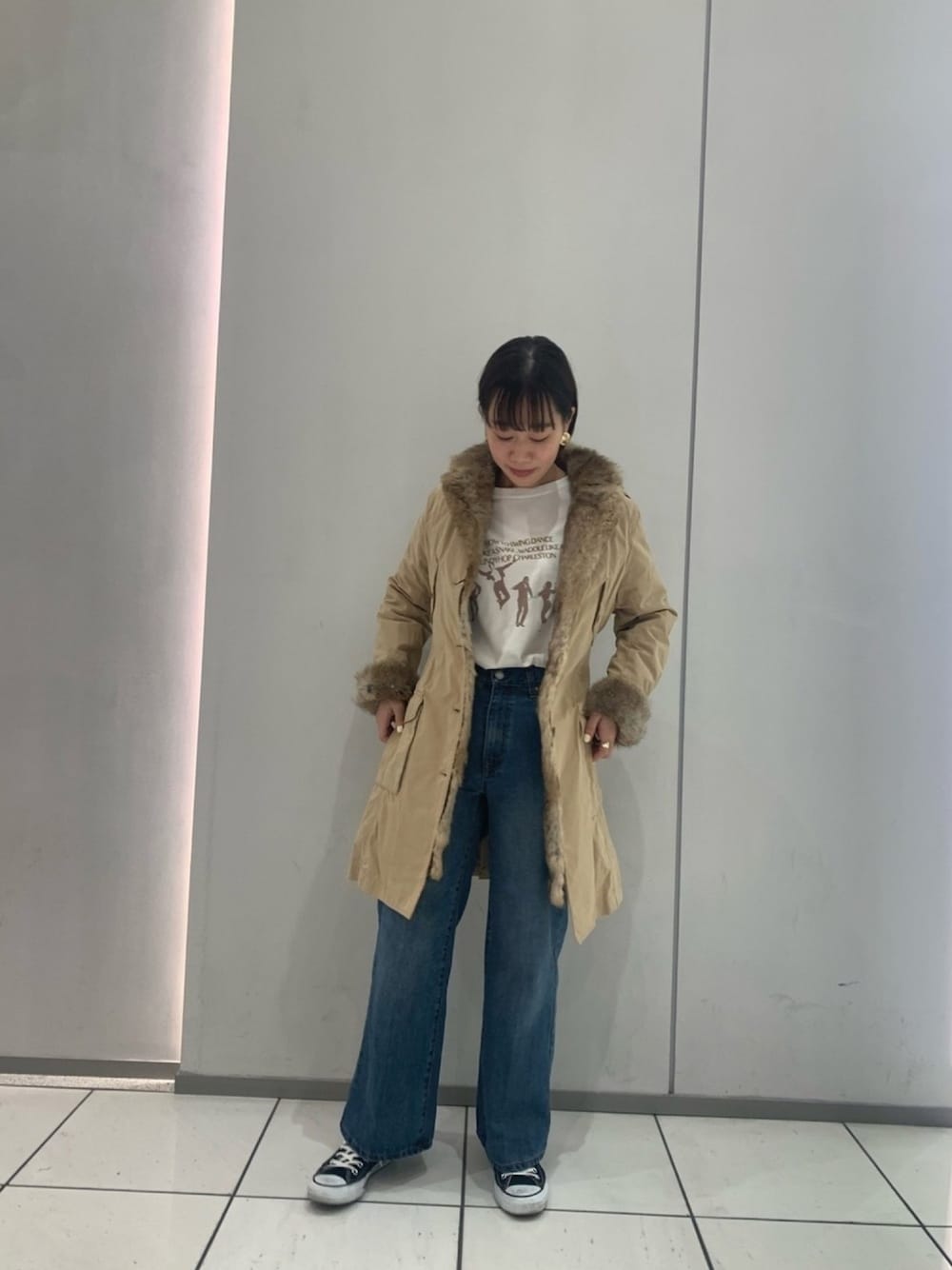 「大人カジュアル、ライナーコート、ラビットファー、ベージュ、ootd」｜「NOMBRE IMPAIRのDANCE PT ﾗｸﾞﾗﾝＰ/Ｏ（Tシャツ/カットソー、ホワイト系）」を使った、sawa.さん（レディース・160cm）の冬コーディネートの1枚目の写真