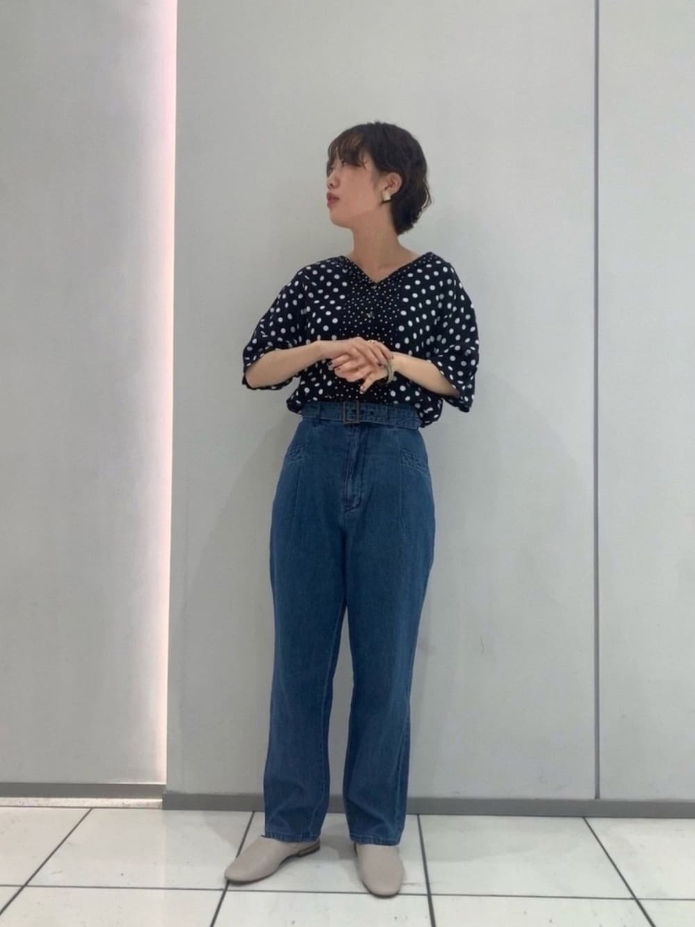 「オトナカジュアル、ブラウス、ドット、デニム、太ベルト、ootd」｜「NOMBRE IMPAIRのドットコンビ ワイドブラウス（シャツ/ブラウス、ブラック系）」を使った、sawa.さん（レディース・160cm）の春コーディネートの1枚目の写真