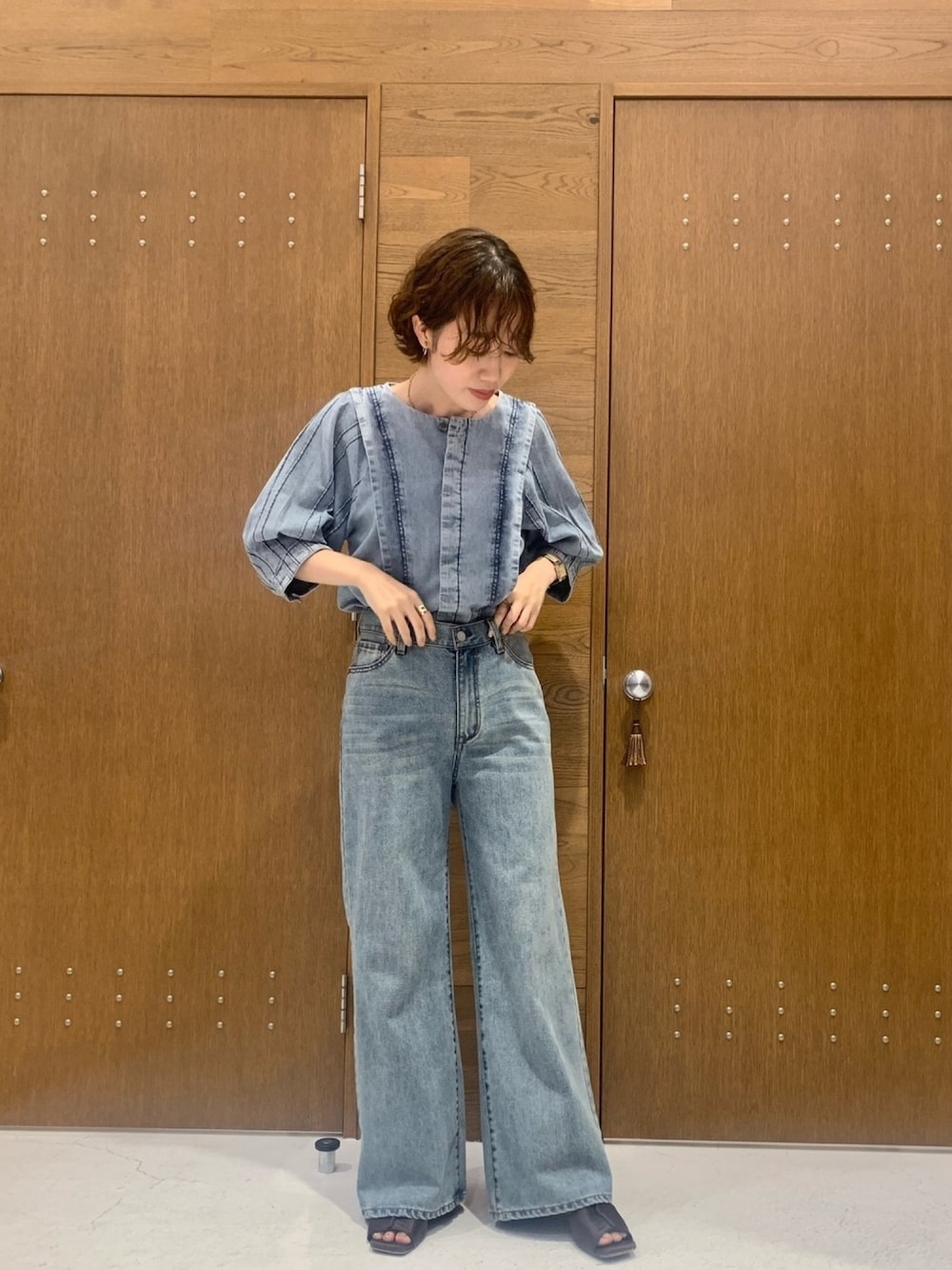 「オトナカジュアル、デニムオンデニム、denim、デニム、ブラウス、ootd」｜「FIL DE FERの6.5ozデニム ボリューム袖ブラウス（シャツ/ブラウス、ブルー系）」を使った、sawa.さん（レディース・160cm）の夏コーディネートの1枚目の写真
