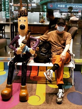 「アイテム（チノパンツ、オレンジ系）」を使った、Sam 66さん（メンズ・171cm）の冬コーディネート