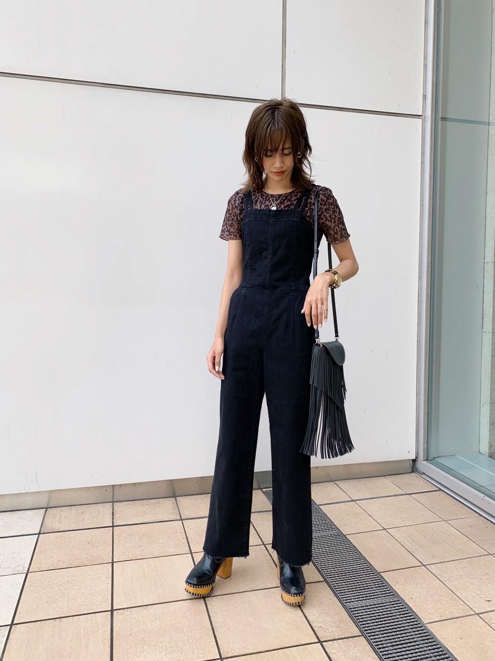 「大人コーデ、おしゃれさんと繋がりたい、今日のコーデ、秋のコーデ、オールインワン、カジュアル、ママコーデ、シンプルコーデ」｜「MOUSSYのアイテム（オールインワン・サロペット、ブラック系）」を使った、chiekoさん（レディース・165cm）の夏コーディネートの1枚目の写真