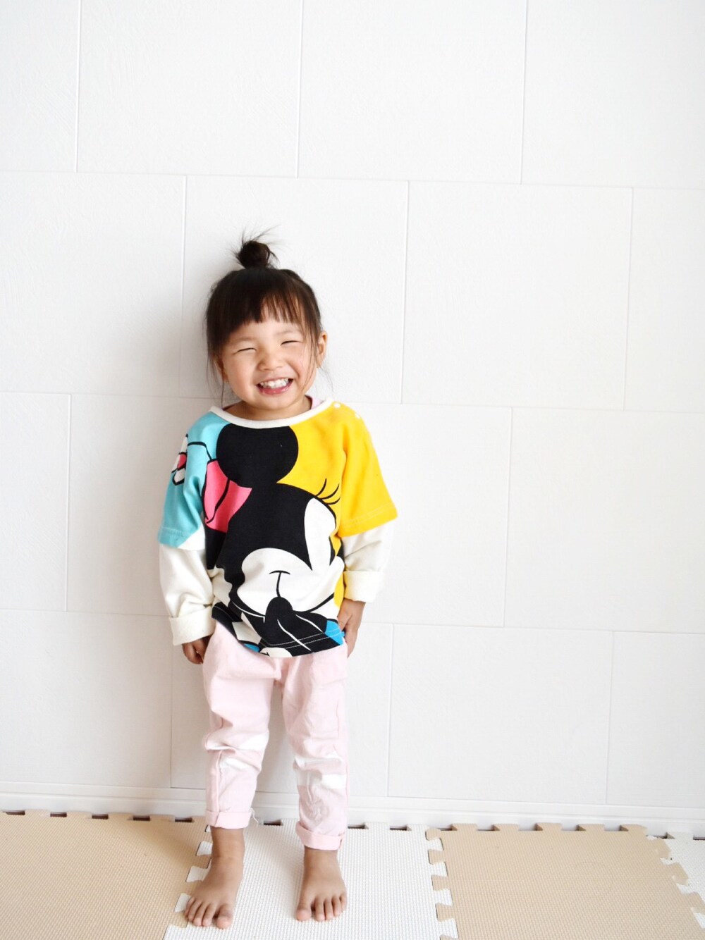 「２歳1ヶ月」｜「Birthdayのアイテム（Tシャツ/カットソー、ホワイト系）」を使った、t𓇼mさん（キッズ・80cm）の春コーディネートの1枚目の写真