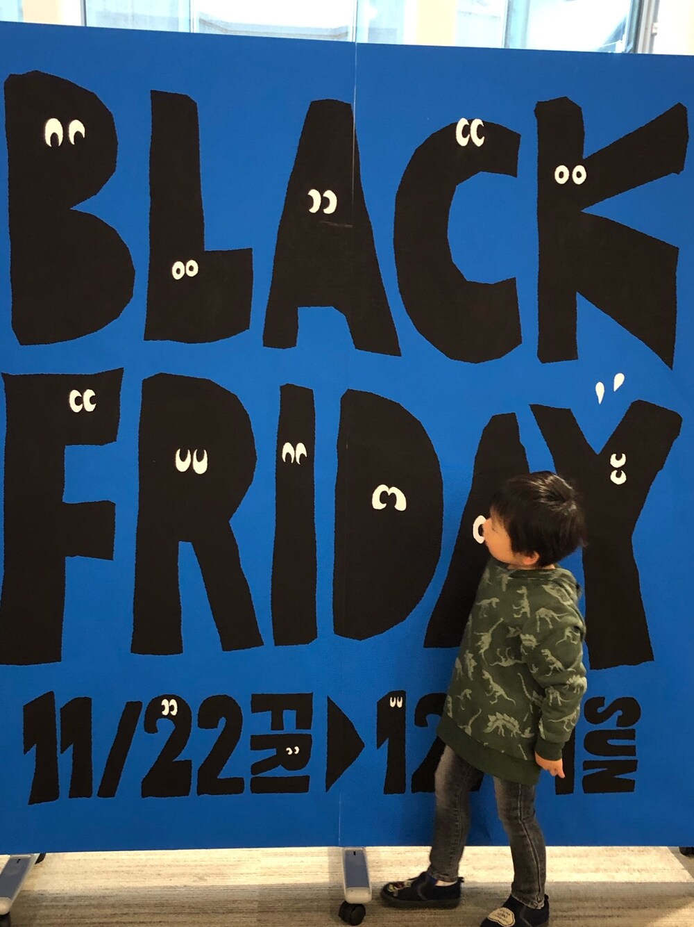 「ブラックフライデー参戦、4歳、4歳男の子、H&M、ZARA KIDS、BREEZE、kids、恐竜柄」｜「H&Mのアイテム（パーカー、グリーン系）」を使った、t𓇼mさん（キッズ・100cm）の秋コーディネートの1枚目の写真