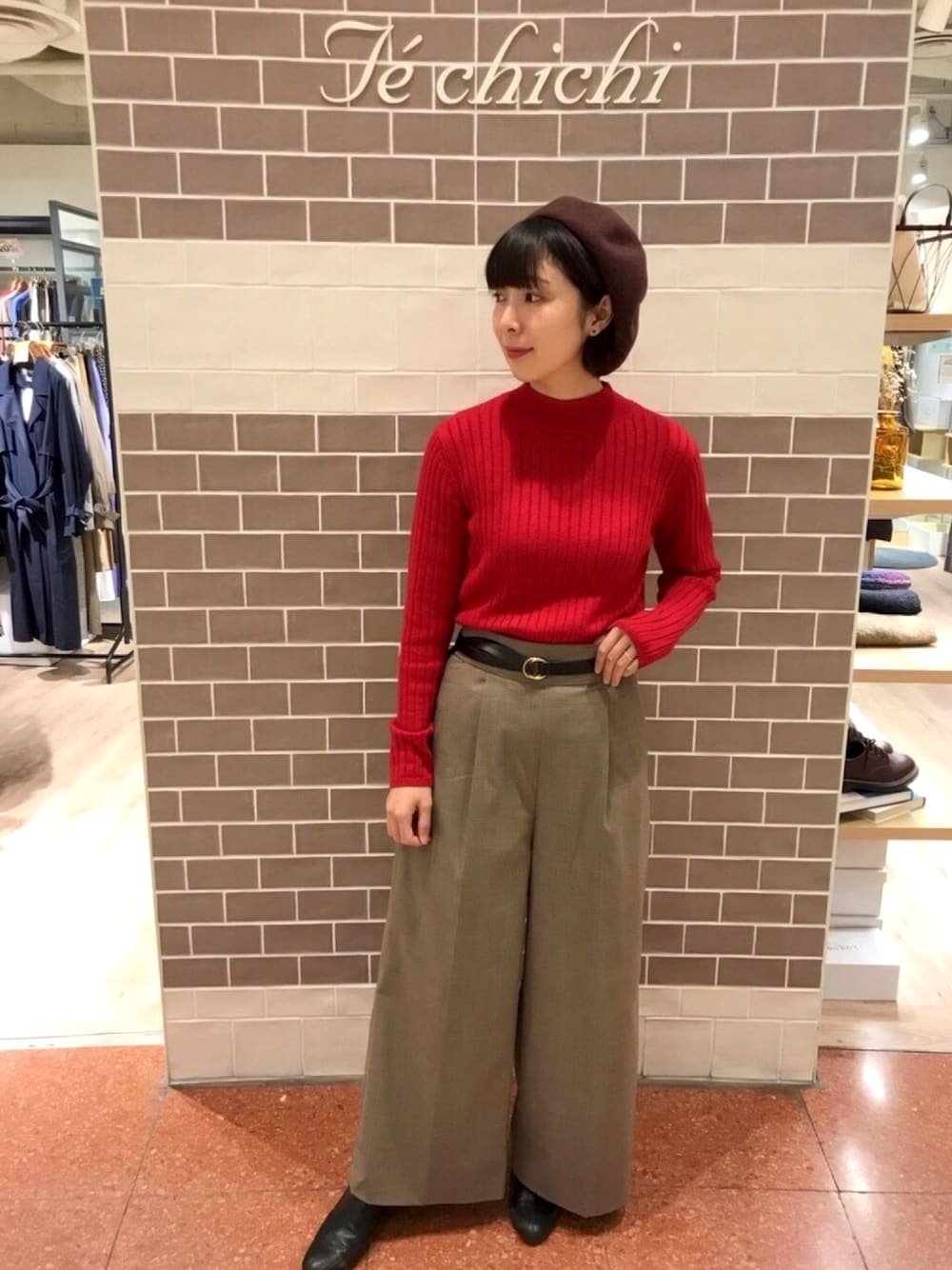 「秋のコーデ、シンプル、ニット、ブーツ、ハイネック、リブニット、ワイドパンツ、チェックパンツ、テチチ(Te chichi)、override 」｜「Te chichiのCARREMAN　ワイドパンツ（その他パンツ、ブラウン系）」を使った、techichi横浜ポルタ店さん（レディース・154cm）の秋コーディネートの1枚目の写真