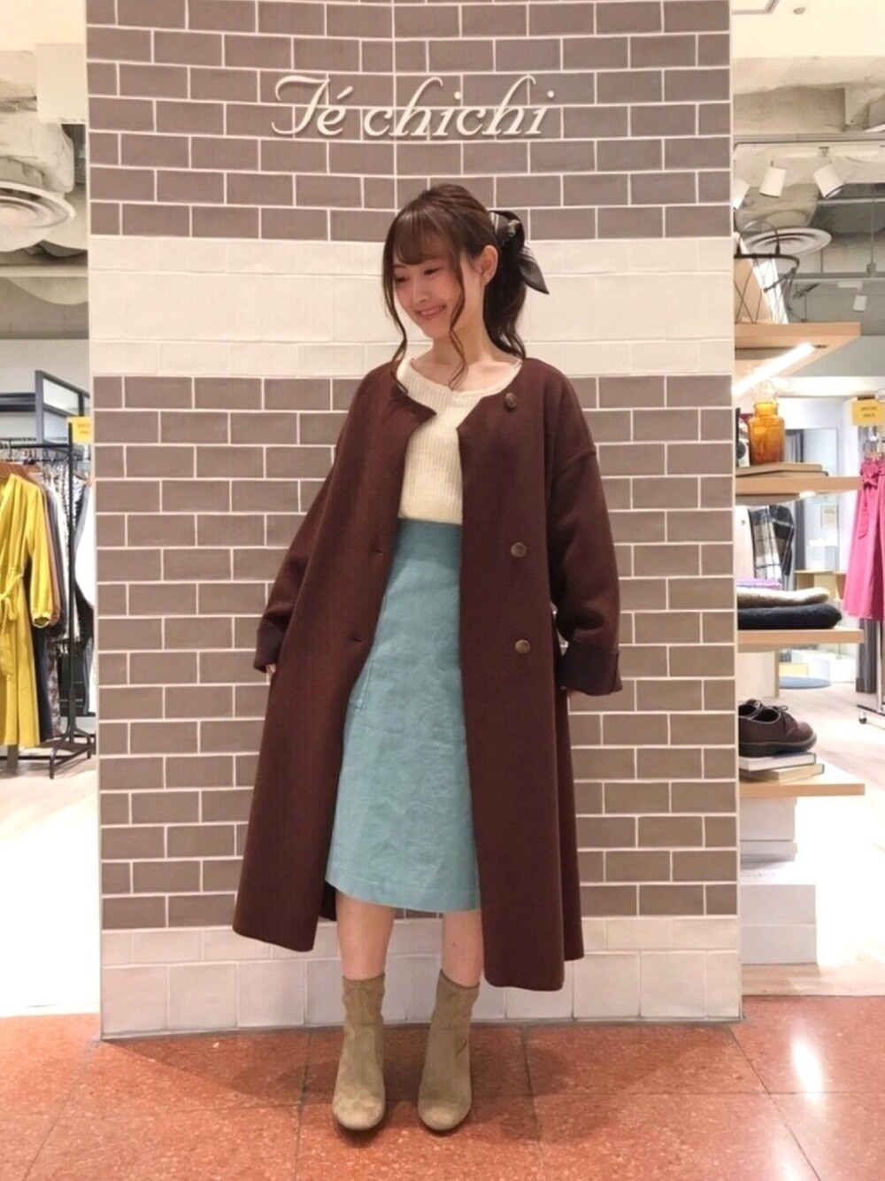 「秋コーデ、２ＷＡＹ、台形ｽｶｰﾄ、コーデュロイ、ダブルフェイス、コーディガン、テチチ(Te chichi)、通勤コーデ、ノーカラーコート、ミントグリーン」｜「Te chichiのウール混ダブルフェイスノーカラーコート（ノーカラーコート、ブラウン系）」を使った、techichi横浜ポルタ店さん（レディース・147cm）の秋コーディネートの1枚目の写真