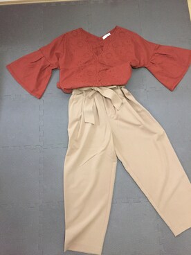 「しまむら（シマムラ）のしまむら 品名 TRHWテーパードP 品番525-4722 濃肌色 Mサイズ（その他パンツ、ベージュ系）」を使った、riri(*^^*)さん（レディース）の秋コーディネート