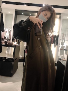 「フェイクレザー」｜「アイテム（トレンチコート）」を使った、高村楓さん（レディース・161cm）の夏コーディネート