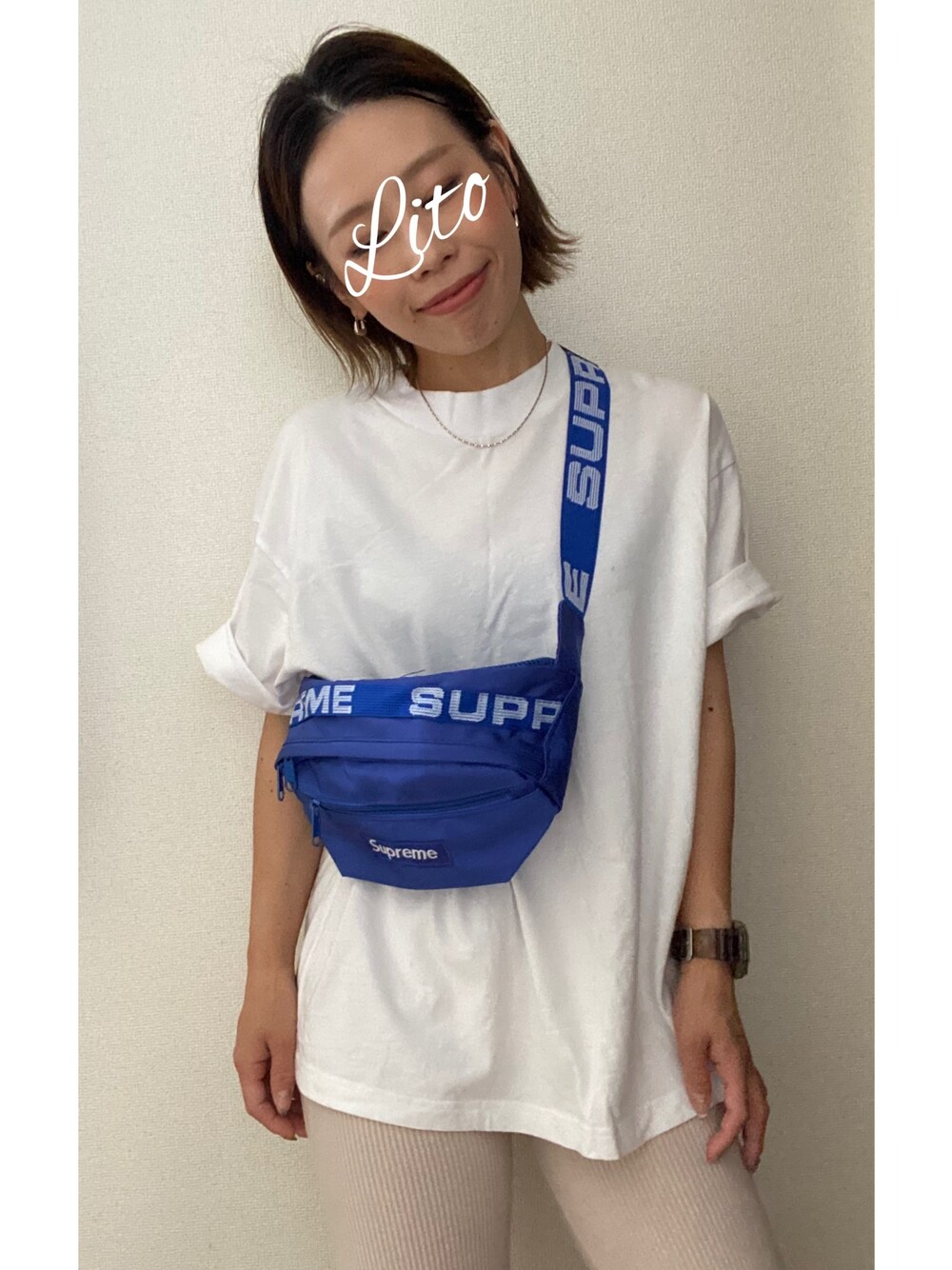 「Tシャツ、シュプリーム、ウエストポーチ、ホワイトコーデ、パンツスタイル、ゆるコーデ、楽チンコーデ、シンプルコーデ、白Tシャツ、低身長」｜「HANESの【Hanes for BIOTOP】MOCK NECK PAC T-shirts(2pcs)（Tシャツ/カットソー、その他）」を使った、𝙻𝚒.☺︎✓さん（レディース・149cm）の秋コーディネートの1枚目の写真
