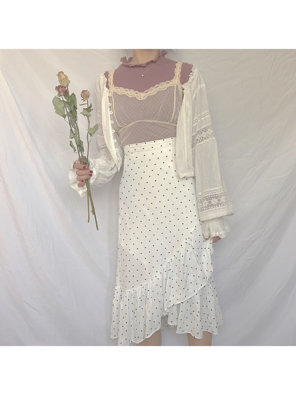 「休日スタイル、ootd、Another Edition、OLIVE des OLIVE、H&M、お洒落さんとつながりたい」｜「H&Mのアイテム（スカート、ホワイト系）」を使った、牙牙さん（レディース・164cm）の春コーディネートの1枚目の写真