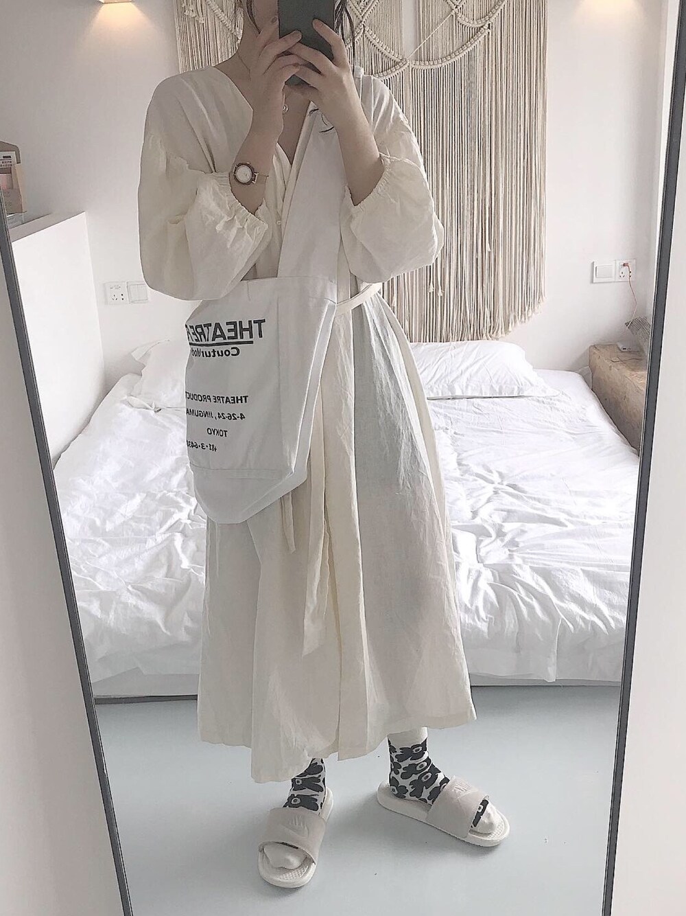 「ootd、夏、NIKE、outfit、复古、日系休闲、街头搭配、黑白搭配」｜「JEANASISのパフスリーブデザインワンピース/824909（ワンピース、ホワイト系）」を使った、牙牙さん（レディース・164cm）の春コーディネートの1枚目の写真