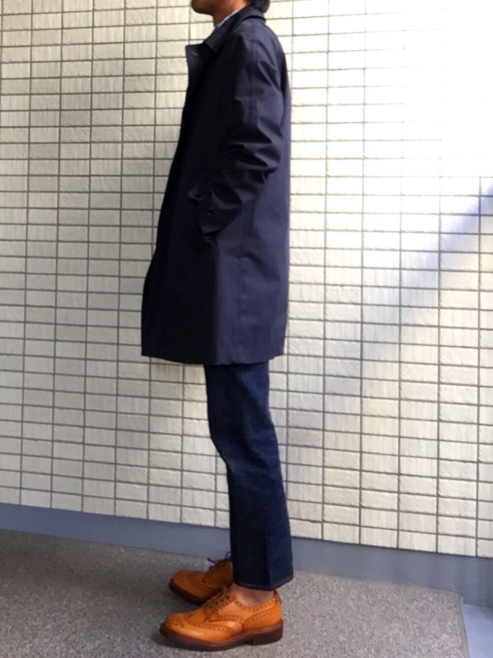 「tricker's、トリッカーズ、nanamica、ステンカラーコート、RESOLUTE、リゾルト、革靴」｜「Tricker'sのアイテム（シューズ、イエロー系）」を使った、gruffunaさん（メンズ・168cm）の冬コーディネートの1枚目の写真