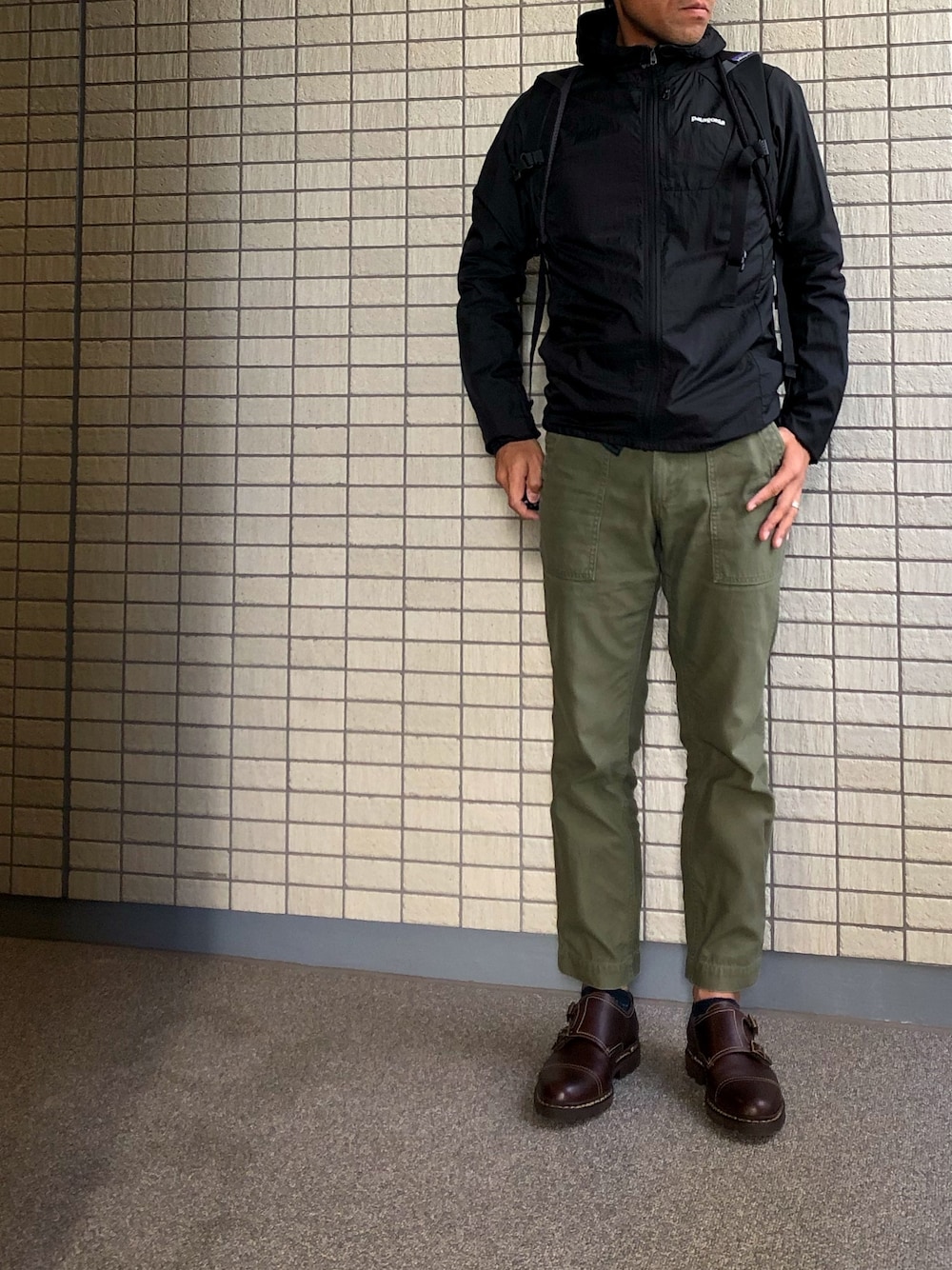 「パラブーツ、Paraboot、パタゴニア、patagonia、ウィンドブレーカー、革靴」｜「Parabootのアイテム（ドレスシューズ、ブラウン系）」を使った、gruffunaさん（メンズ・168cm）の秋コーディネートの1枚目の写真