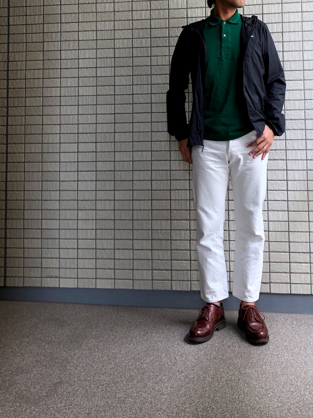 「patagonia、ラコステ、ポロシャツ、リゾルト、白パンツ、Paraboot」｜「RESOLUTEのアイテム（デニムパンツ、ホワイト系）」を使った、gruffunaさん（メンズ・168cm）の春コーディネートの1枚目の写真