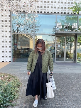 「黒ワンピ」｜「アイテム（ノーカラージャケット）」を使った、dais_y.chiさん（レディース・159cm）の春コーディネート