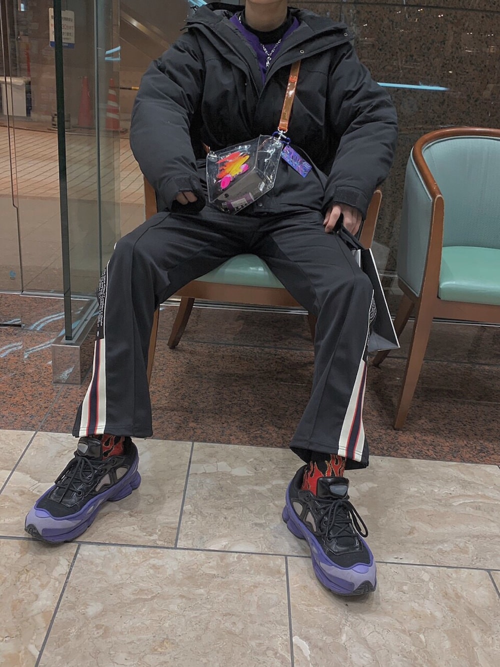 「今日のコーデ、ブラック、ootd、スニーカー、おしゃれさんと繋がりたい」｜「OYのテープラインジップジャージパンツ（その他パンツ、ブラック系）」を使った、Daikiさん（メンズ・180cm）の冬コーディネートの1枚目の写真