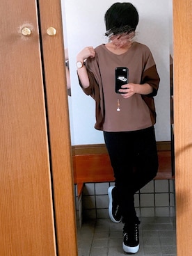 「IKKA LOUNGE（イッカラウンジ）の配色スムースプルオーバー（Tシャツ/カットソー、ブラウン系）」を使った、せんさん（レディース・146cm）の秋コーディネート