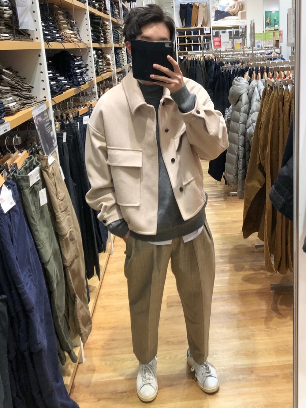 「秋冬コーデ、ベージュ、明るい服装、ニット、大好き、リドム、LIDnM、アウター、チェックパンツ」｜「LIDNMのMELANGE WOOL BLOUSON（ブルゾン、ベージュ系）」を使った、yu_さん（メンズ・174cm）の冬コーディネートの1枚目の写真