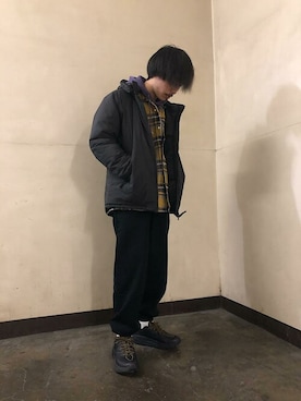 「SHIPS（シップス）のアイテム（ダウンジャケット/コート）」を使った、吉岡さん（メンズ・170cm）の秋コーディネート