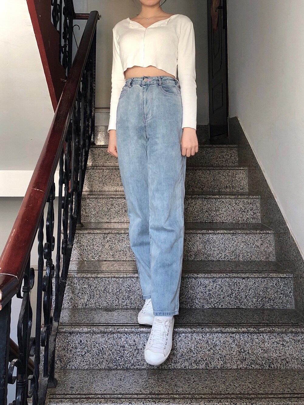 「秋、ootd、NAKISS、Brandy Melville、Hug's wear」｜「NAKISSのアイテム（デニムパンツ、ブルー系）」を使った、17hugさん（レディース・168cm）の秋コーディネートの1枚目の写真