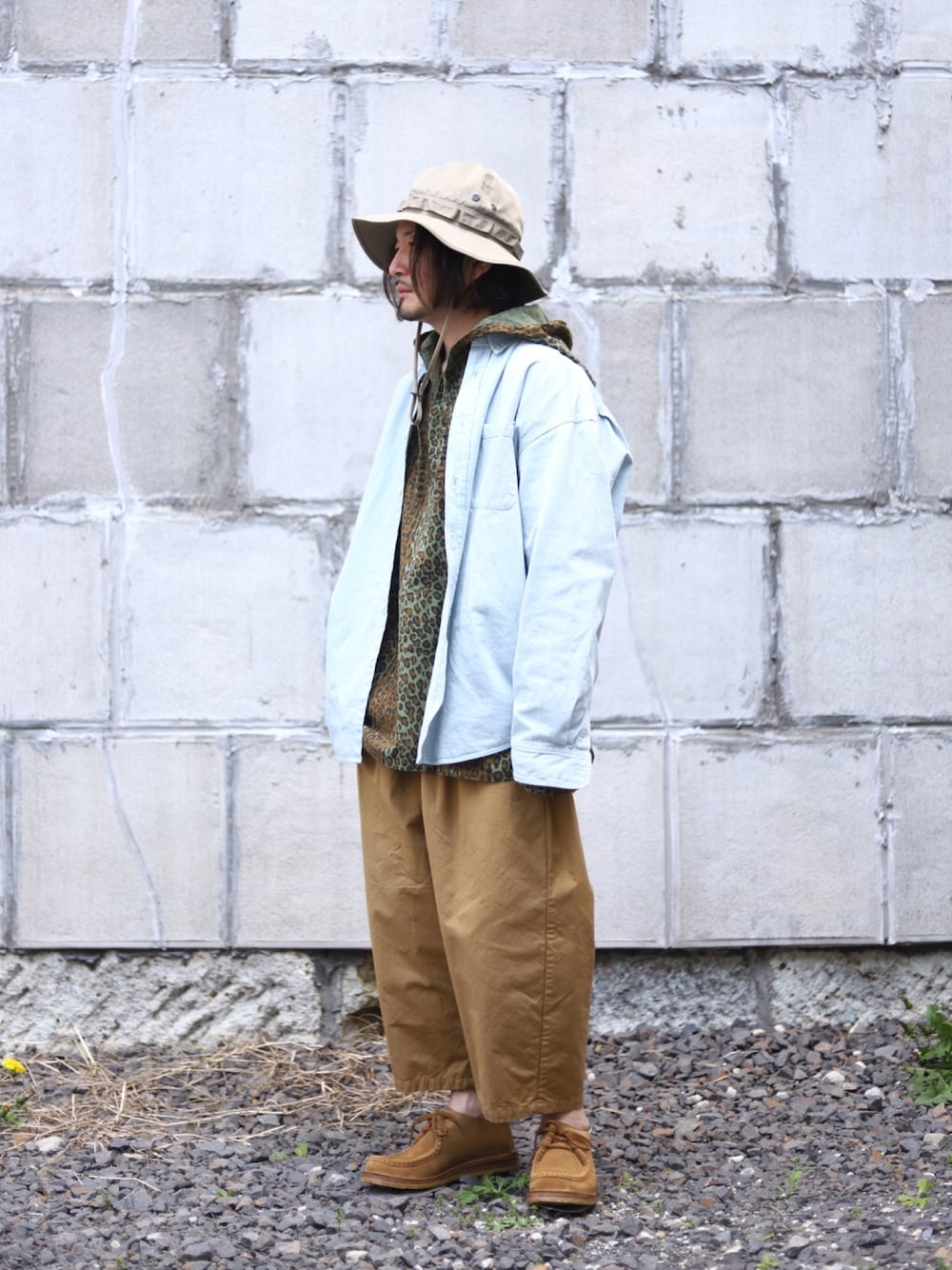 「デニムコーデ、デニムシャツ、ワイドパンツ、クロップドパンツ、メキシカンパーカー」｜「GOLDのGOLD / ゴールド：10oz. DENIM B.D. BIG SHIRT：GL28293[MUS]（シャツ/ブラウス、ブルー系）」を使った、NOBORIさん（メンズ・170cm）の夏コーディネートの1枚目の写真