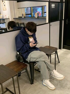 「JW Anderson（ジェイダブリューアンダーソン）のアイテム（スニーカー）」を使った、なぎおさん（メンズ・176cm）の冬コーディネート