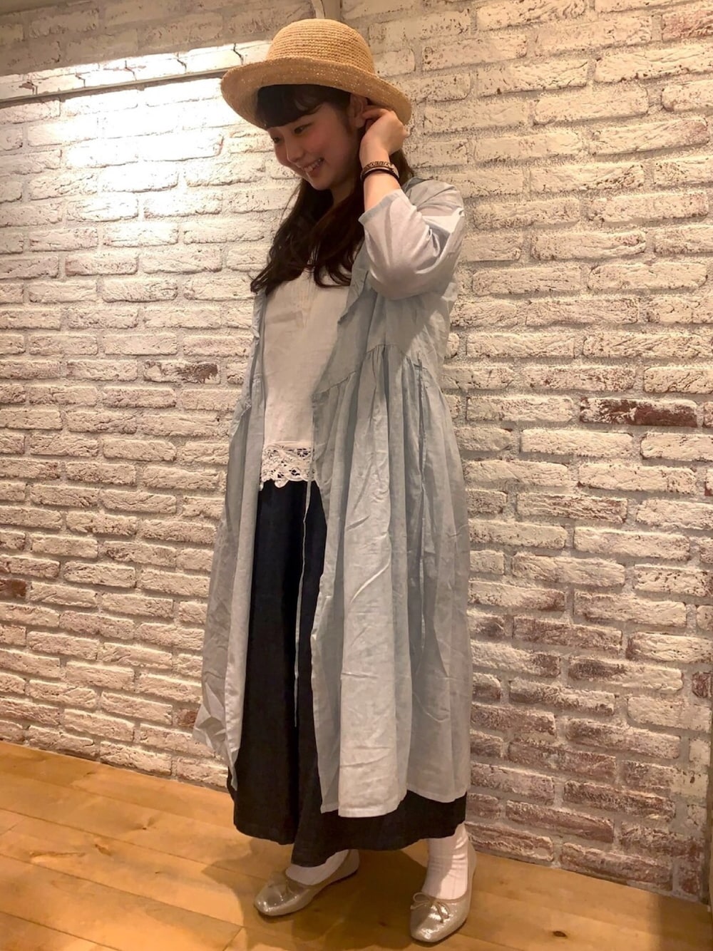 「サマンサ モスモス(Samansa Mos2)、春夏コーデ、シンプル、カシュクール、バテンレース、おでかけコーデ、ママコーデ、おしゃれさんと繋がりたい」｜「Samansa Mos2のラフィアキャペリンハット（ハット、ベージュ系）」を使った、ᵀᴱᴿᴬᴰᴬさん（レディース・156cm）の春コーディネートの1枚目の写真