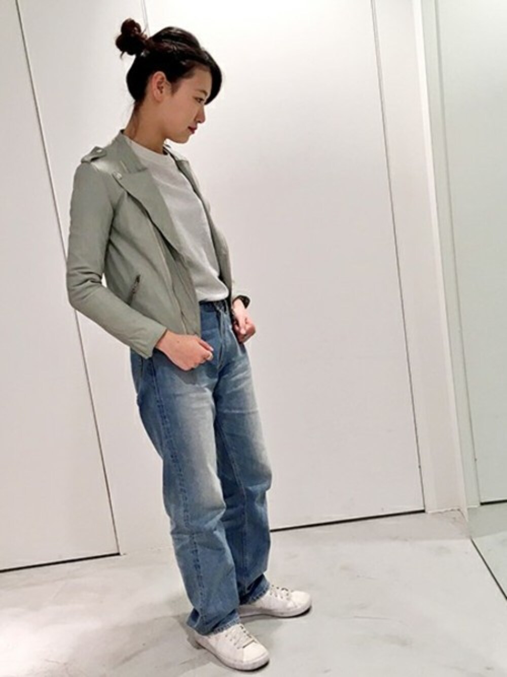 「レザー、レザージャケット、レザーライダース、シルバー、ラメ、デニムパンツ、note et silence、nitca、シープレザー、So1:1」｜「nitcaの◆ ルーズデニム　太ロングPT（デニムパンツ、ブルー系）」を使った、note et silence.さん（レディース・158cm）の冬コーディネートの1枚目の写真