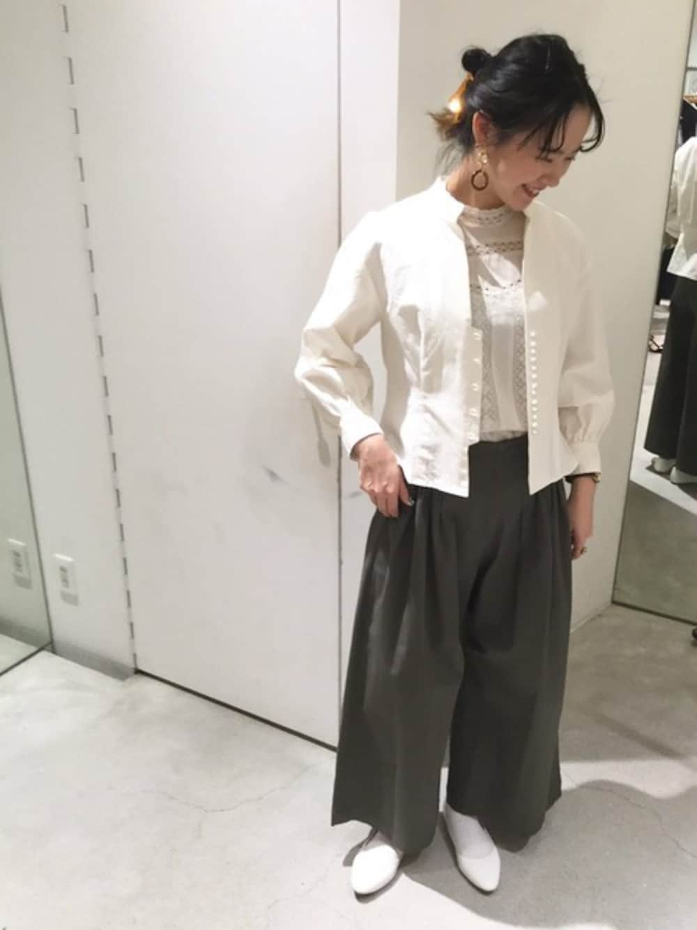 「カジュアル、レース、大人カジュアル、ワイドパンツ、caph、note et silence、春コーデ、Ebonyivory、rukkilill」｜「Ebonyivoryの○ スーピマ×リネンチノクロス カーディガンブラウス（シャツ/ブラウス、ホワイト系）」を使った、note et silence.さん（レディース・160cm）の冬コーディネートの1枚目の写真