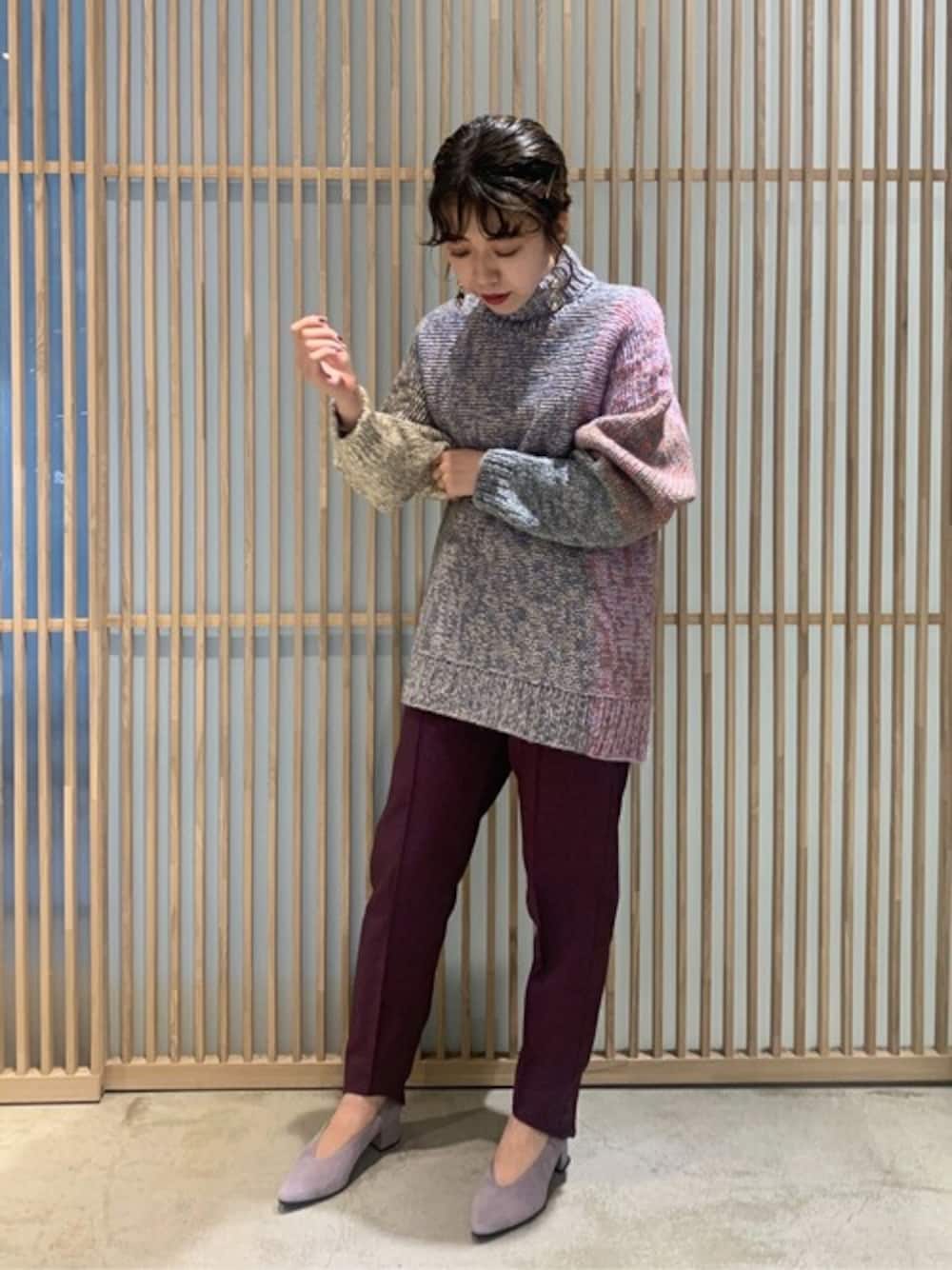 「ニット、パンプス、ウール、ローゲージ、レギンス、カラフル」｜「cardo fabricaの引き揃えハンドニット　タートルネックプルオーバー（ニット/セーター、グレー系）」を使った、note et silence.さん（レディース・152cm）の秋コーディネートの1枚目の写真