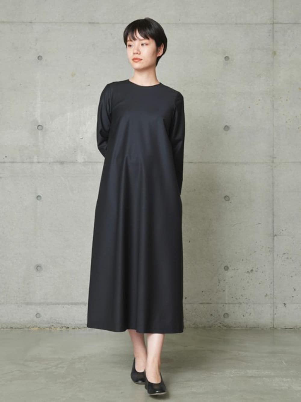 「note et silence、予約受付中」｜「OLIKAのBAHARIYE サマーウールワンピース（ワンピース、ブラック系）」を使った、note et silence.さん（レディース・162cm）の冬コーディネートの1枚目の写真