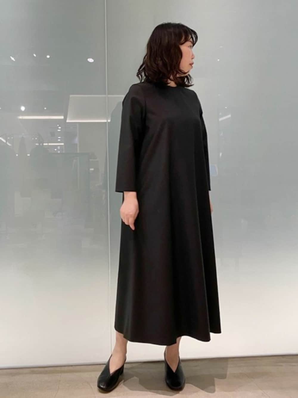「ワンピース、ブラック、ウール、レザーシューズ、オケージョン」｜「OLIKAのBAHARIYE サマーウールワンピース（ワンピース、ブラック系）」を使った、note et silence.さん（レディース・156cm）の春コーディネートの1枚目の写真