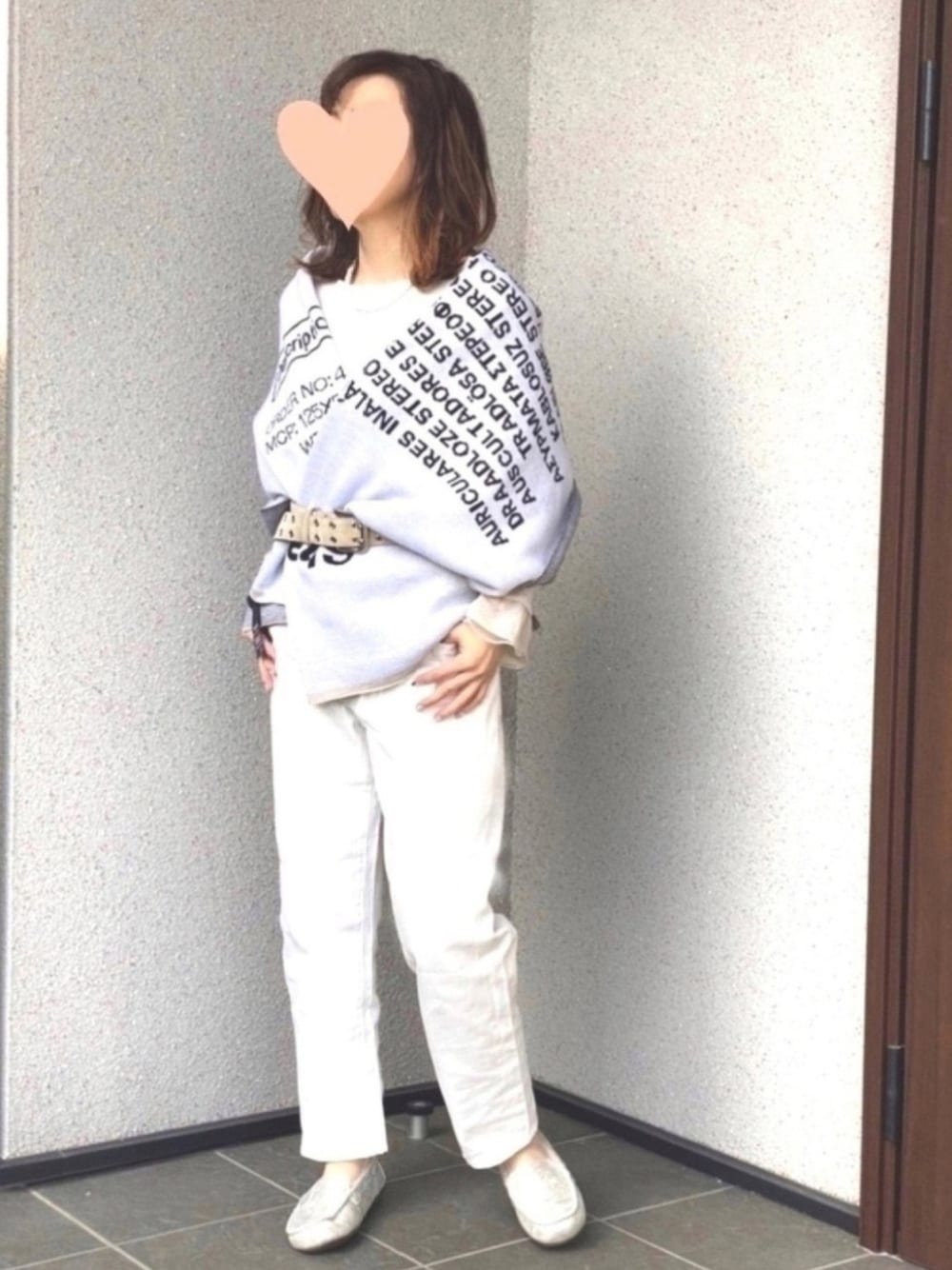 「ホワイトコーデ、ホワイト、シャリーフ(SHAREEF)、ユニクロ、カジュアル、おしゃれさんと繋がりたい、いいね、save、フォローお願いします🤑」｜「UNIQLOのアイテム（デニムパンツ、ホワイト系）」を使った、haruさん（レディース・159cm）の春コーディネートの1枚目の写真