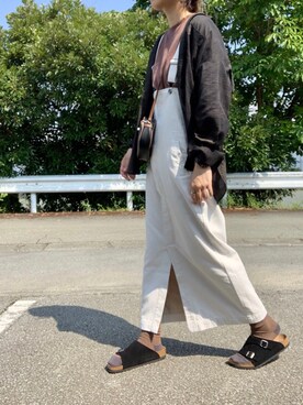 サロペット/オーバーオールを使った「白スカート」の人気ファッション 