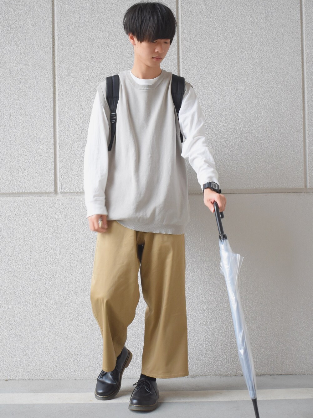 「肌ウーノ、シンプル、ootd、きれいめカジュアル、キレイめ、カジュアル、春コーデ、ワイドパンツ、ニットベスト、ベージュ」｜「SENSE OF PLACE by URBAN RESEARCHのUSAコットンポケTシャツ（Tシャツ/カットソー、ホワイト系）」を使った、サル🙈さん（メンズ・168cm）の春コーディネートの1枚目の写真