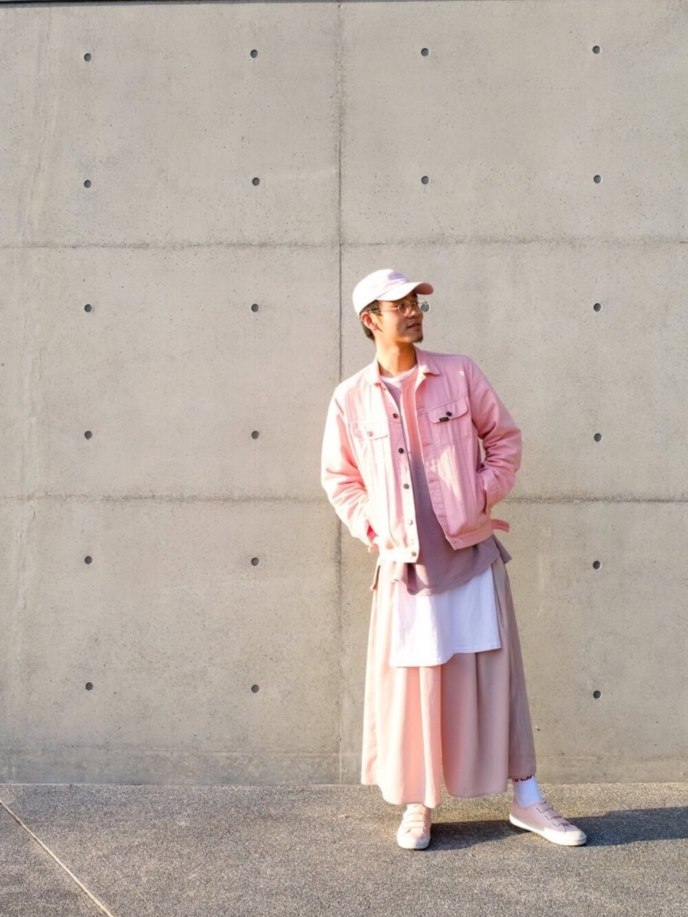 「pink、粉紅色、寬褲、supreme、GU」｜「GUのアイテム（チノパンツ、ピンク系）」を使った、Chima さん（メンズ・178cm）の春コーディネートの1枚目の写真