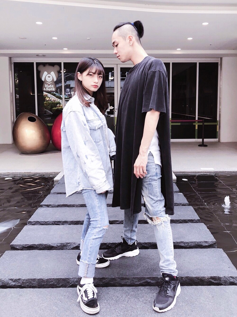 「開叉、長版、NIKE、旋轉跳躍會飛起來」｜「NIKEのアイテム（スニーカー、ブラック系）」を使った、Chima さん（メンズ・178cm）の春コーディネートの1枚目の写真