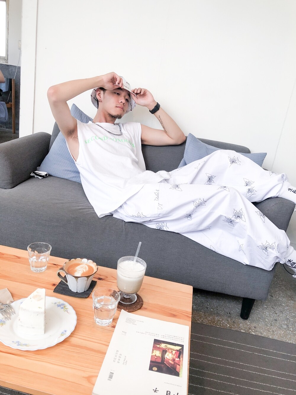 「蝴蝶」｜「夜市牌のアイテム（チノパンツ、ホワイト系）」を使った、Chima さん（メンズ・178cm）の夏コーディネートの1枚目の写真
