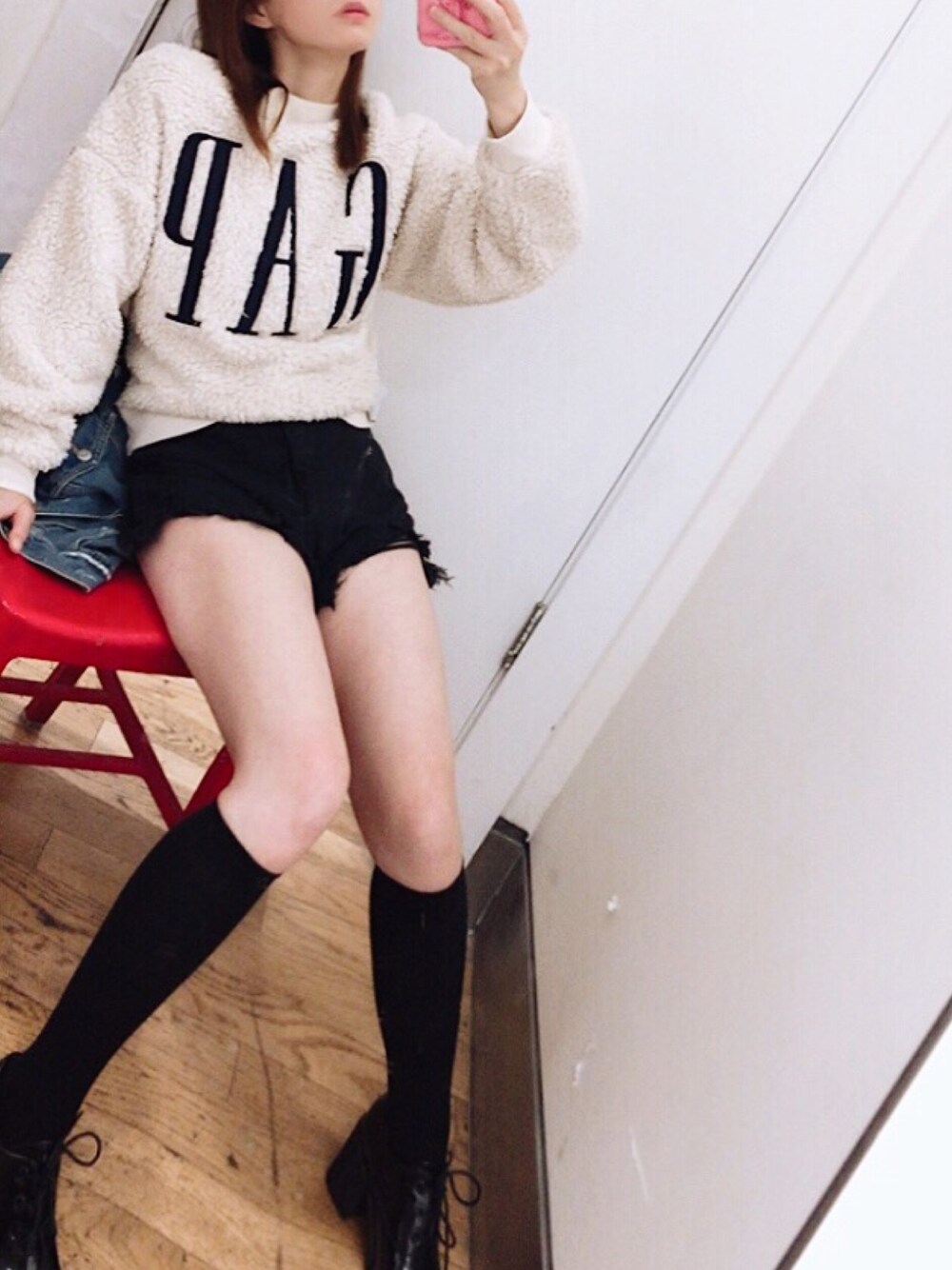 「WOMEN、GAP、毛毛、卫衣、牛仔、毛皮」｜「GAPのアイテム（パーカー、ホワイト系）」を使った、嘉嘉さん（レディース・167cm）の秋コーディネートの1枚目の写真