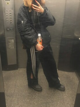 「adidas（アディダス）のアイテム（パンツ、ブラック系）」を使った、ぱてぃチャンさん（レディース・167cm）の春コーディネート