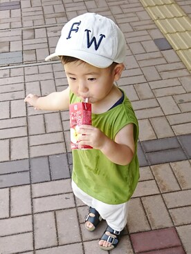 「FITH（フィス）のアイテム（キャップ、ホワイト系）」を使った、RUIさん（キッズ・90cm）の夏コーディネート