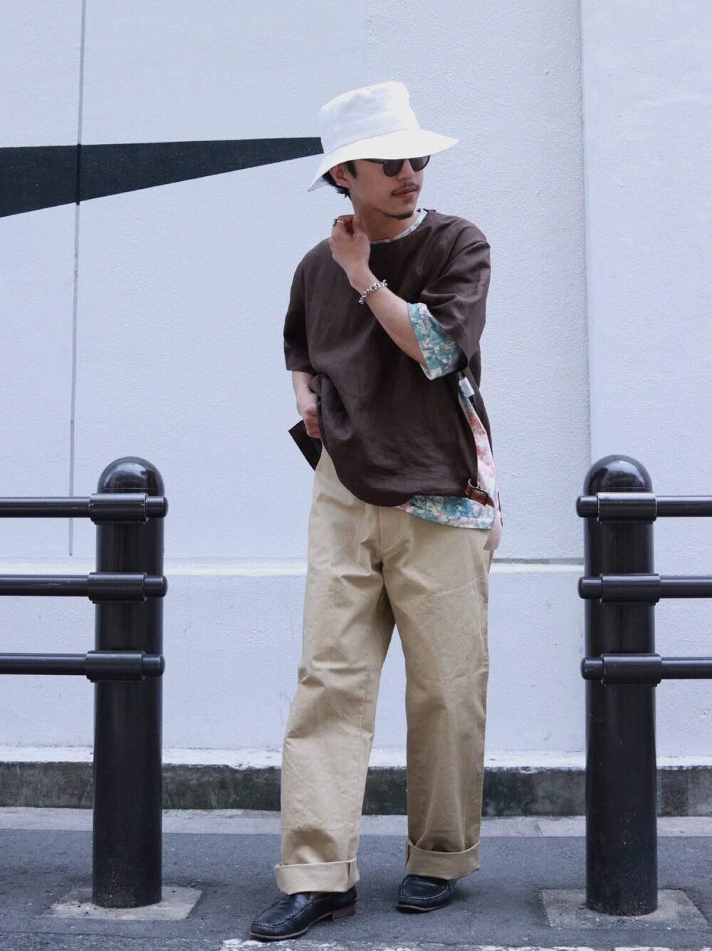 「リネン、夏、休日スタイル、sunsea、gardenosaka、スタッフセンバツ、春コーデ、シャツスタイル、Tシャツ、ハット」｜「SUNSEAのアイテム（ハット、ホワイト系）」を使った、GARDEN  takumiさん（メンズ・167cm）の春コーディネートの1枚目の写真