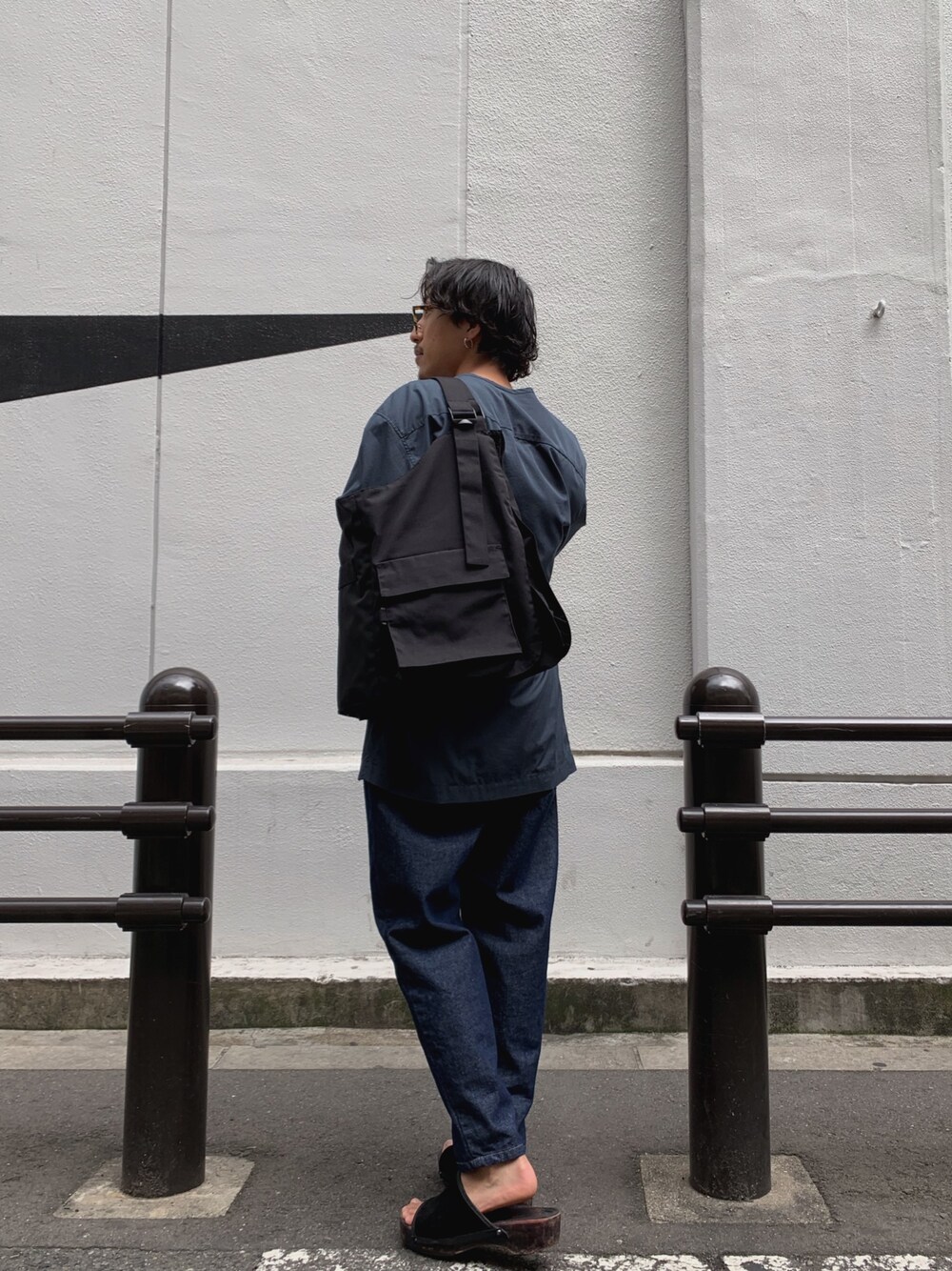 「夏コーデ、オトナカジュアル、ベスト、スタッフセンバツ、ootd、gardenosaka、サンダル、TOIRONIER、LEMAIRE」｜「LEMAIREのアイテム（Tシャツ/カットソー、ブルー系）」を使った、GARDEN  takumiさん（メンズ・167cm）の夏コーディネートの1枚目の写真