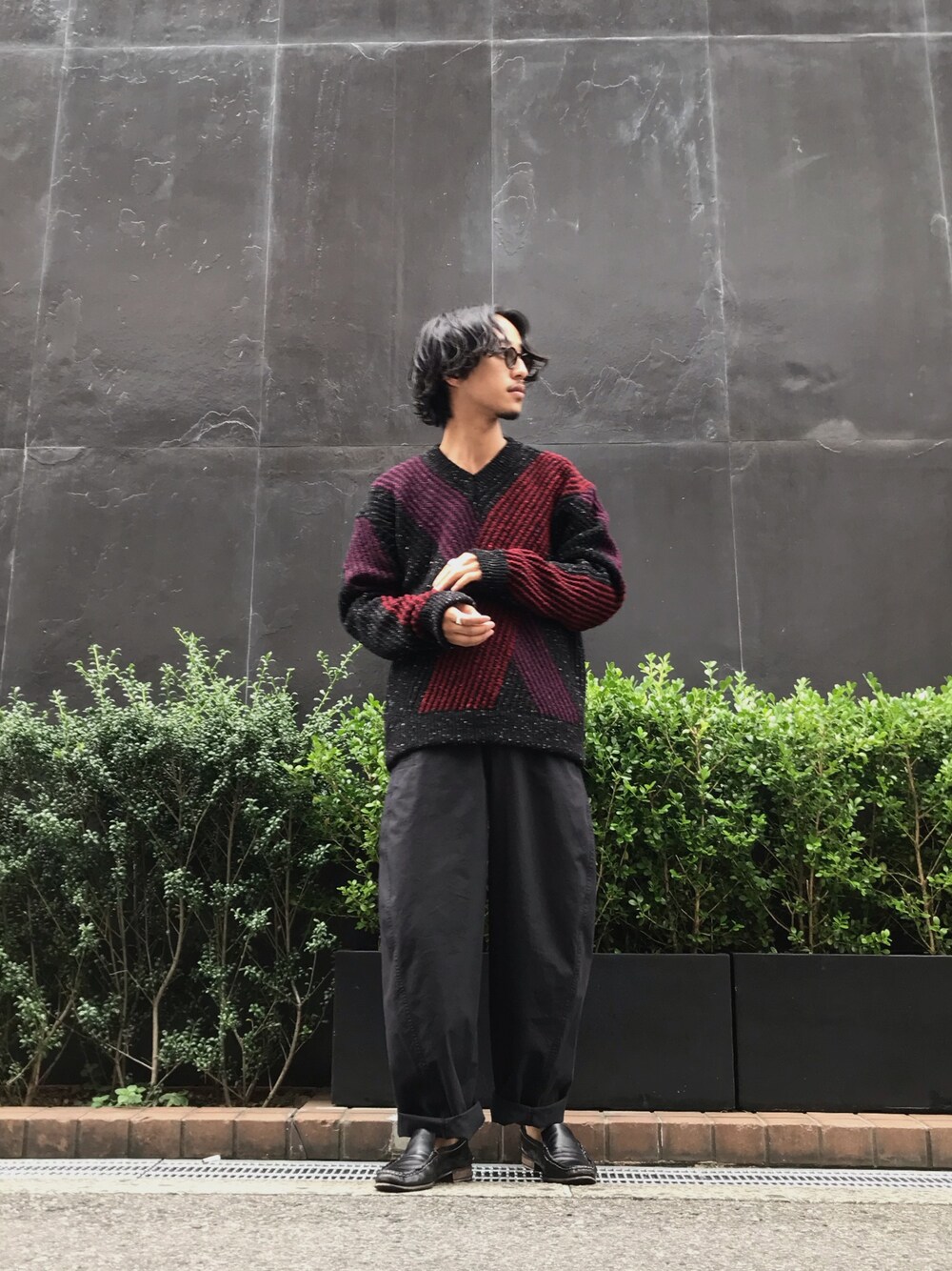 「AW、休日スタイル、秋冬、シンプルコーデ、オトナカジュアル、ニット、LEMAIRE、gardenosaka、スタッフコーデ」｜「LEMAIREのアイテム（ニット/セーター、ブラック系）」を使った、GARDEN  takumiさん（メンズ・167cm）の夏コーディネートの1枚目の写真
