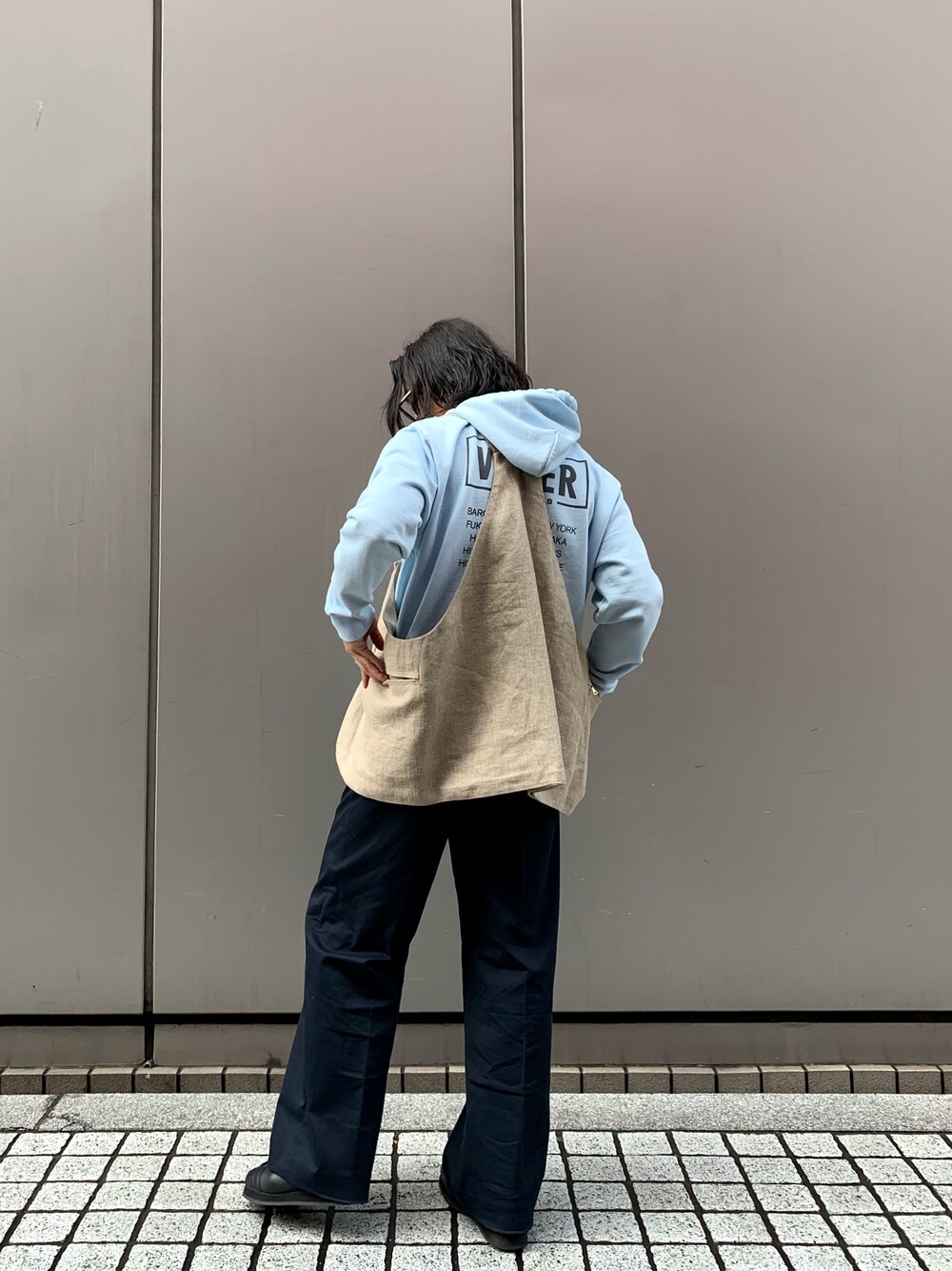 「パステル映える春、パステルカラー、シンプルコーデ、パーカー、はるコーデ、春コーデ、きれいめカジュアル、ワイドパンツ、革靴、gardenosaka」｜「VYNER ARTICLESのアイテム（パーカー、ブルー系）」を使った、GARDEN  takumiさん（メンズ・167cm）の春コーディネートの1枚目の写真