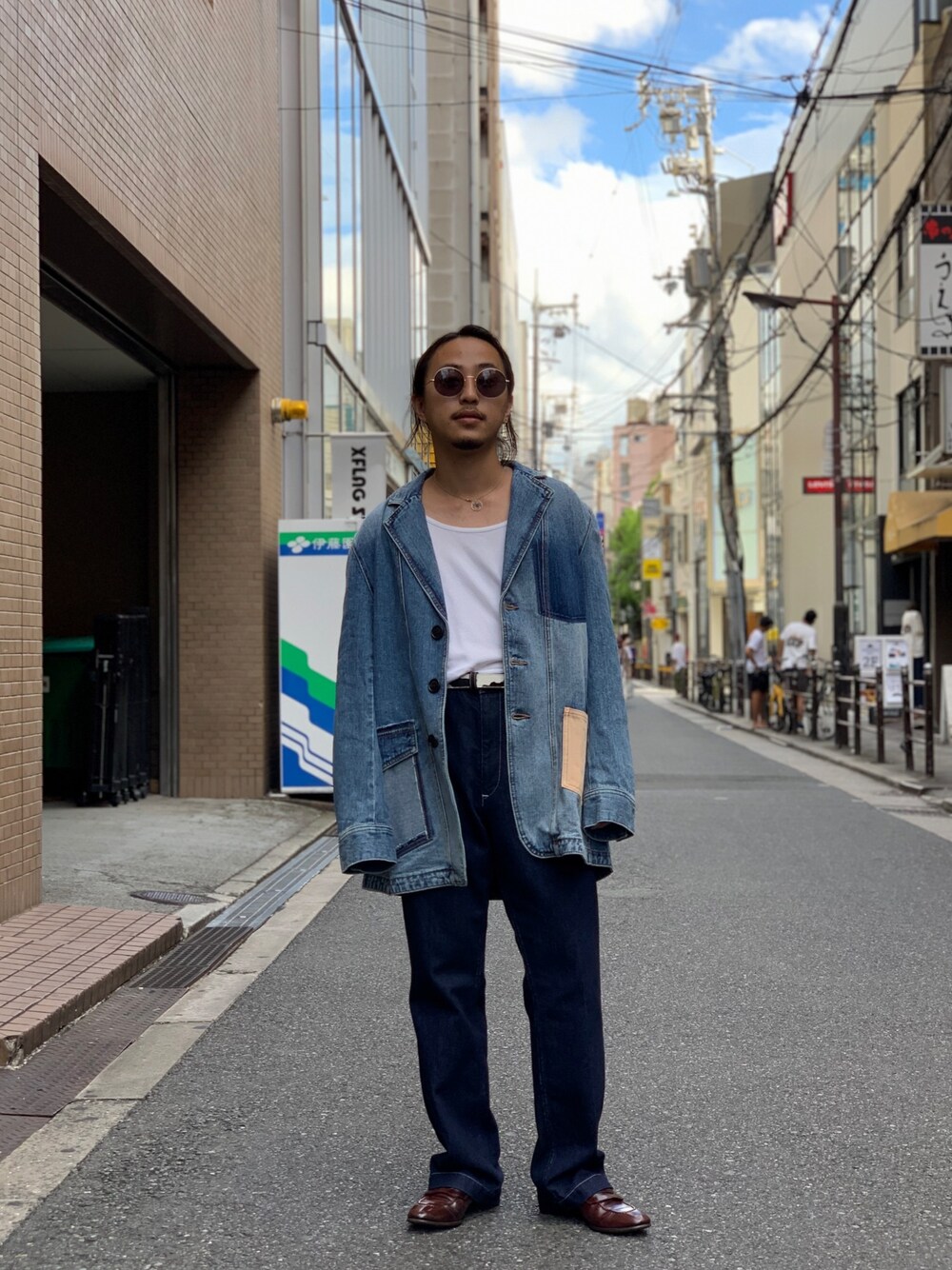 「休日コーデ、デニム、デニムジャケット、インディゴデニム、saby、andersonbell、韓国ファッション、gardenosaka」｜「AndersonBellのアイテム（ジャケット/アウター、ブルー系）」を使った、GARDEN  takumiさん（メンズ・167cm）の夏コーディネートの1枚目の写真