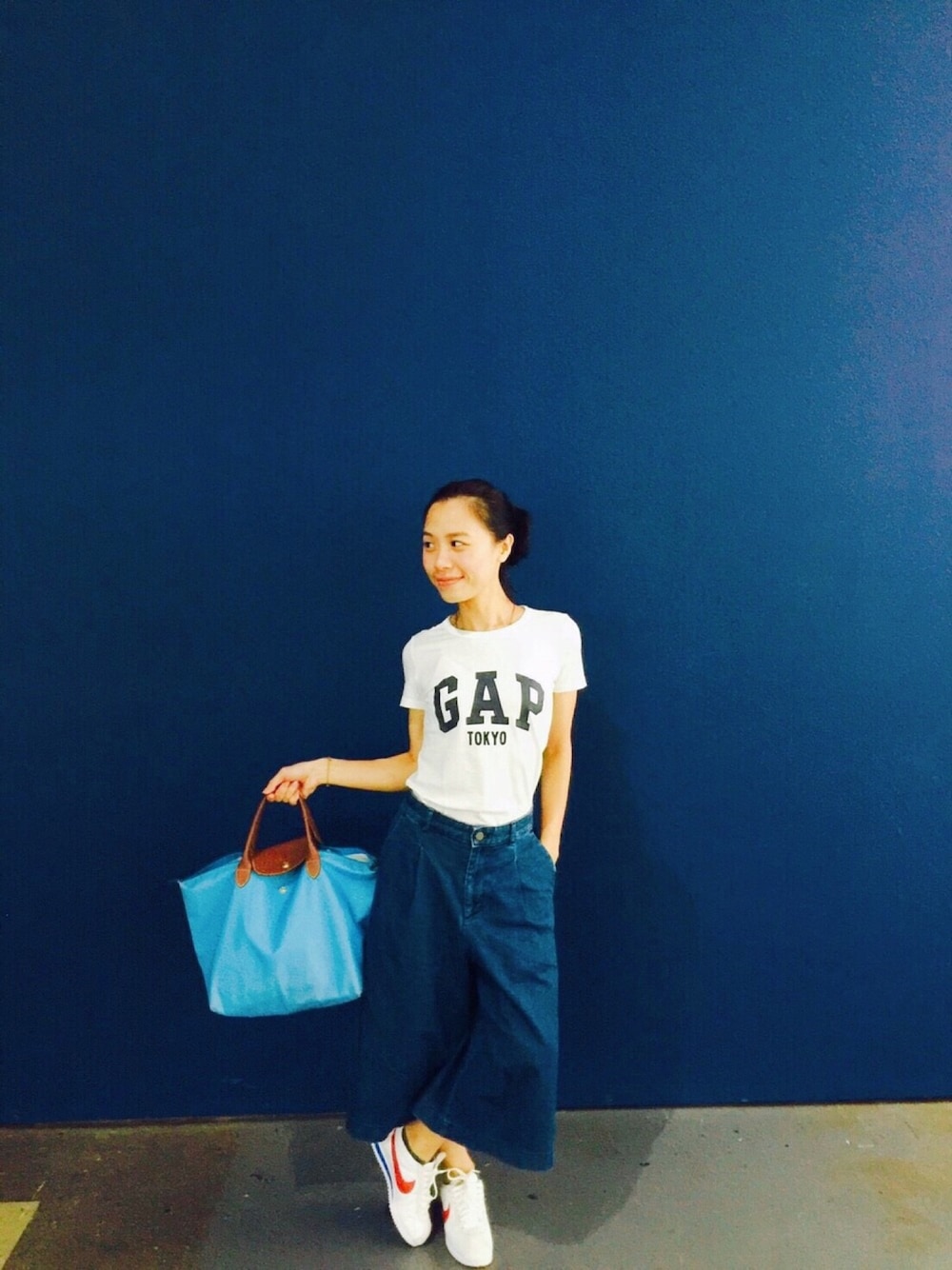 「LONGCHAMPのアイテム（バッグ、ブルー系）」を使った、ミミ©さん（レディース・148cm）の夏コーディネートの1枚目の写真